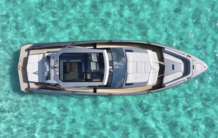 Vanquish VQ52 - CASA ATLANTIS