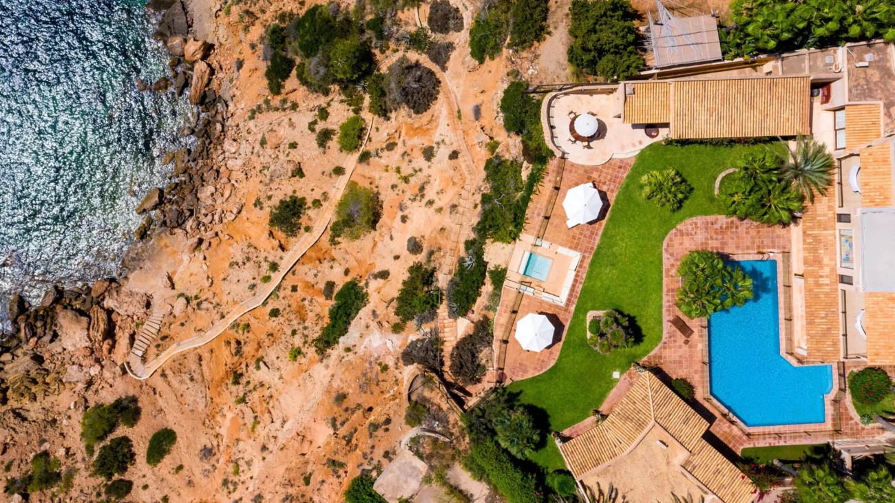 Ibiza, Hotels vs Luxury Villas