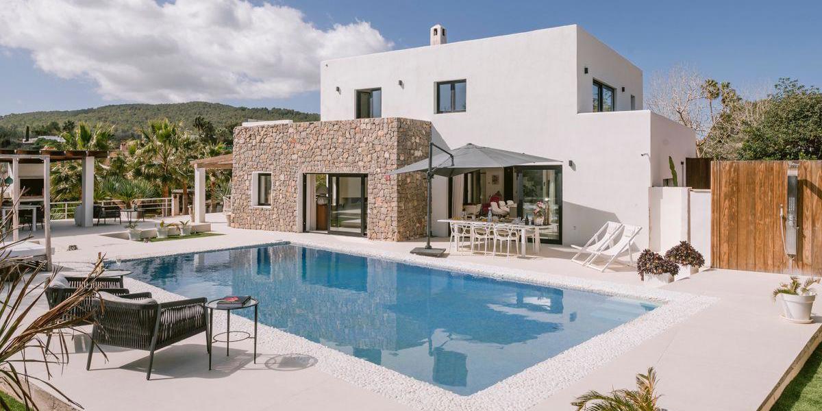 6-Bedroom Villa with Private Casitas in Peaceful San Rafael | Dynamic Lives