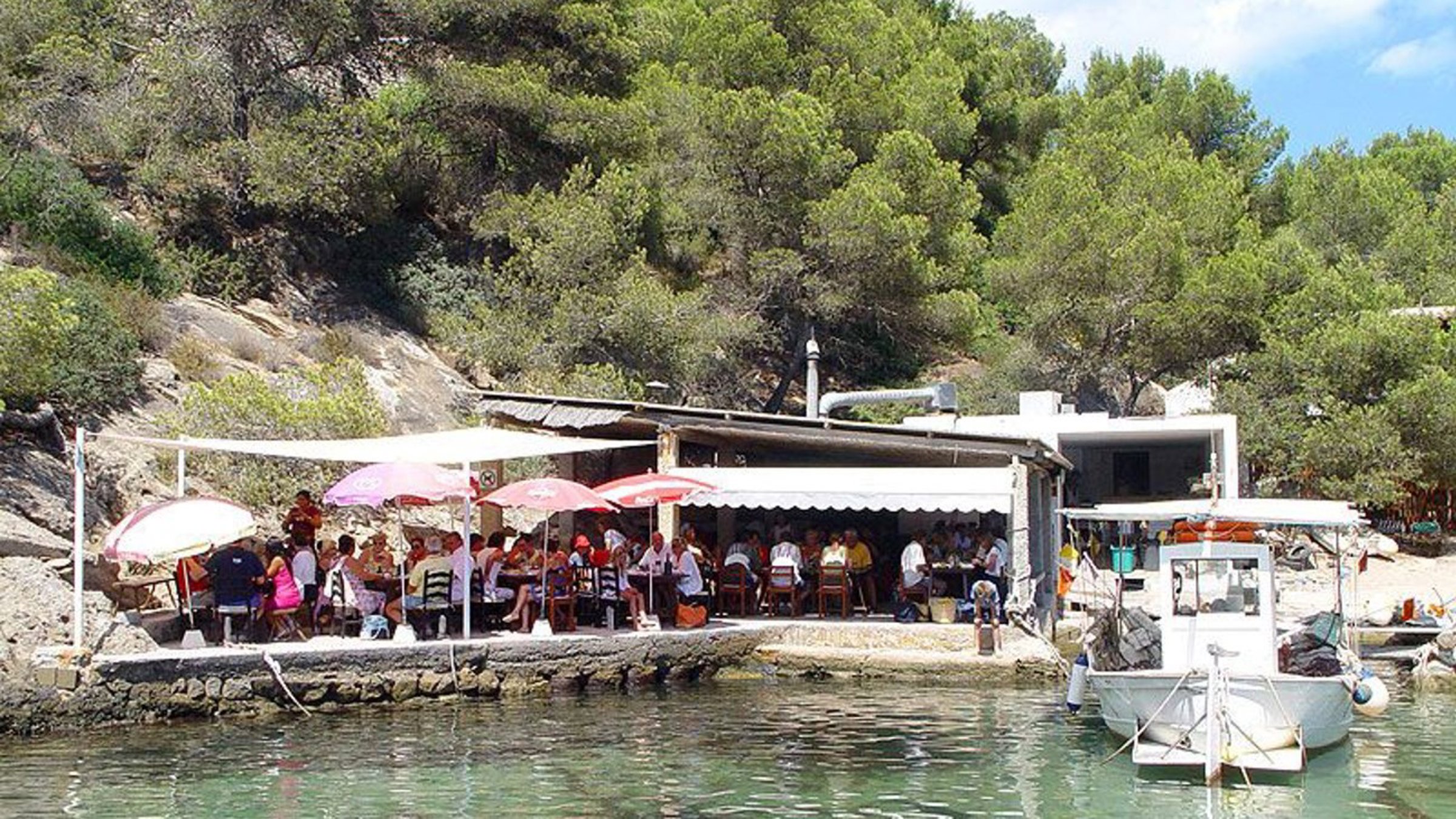 Chiringuito By The Beach With Boat