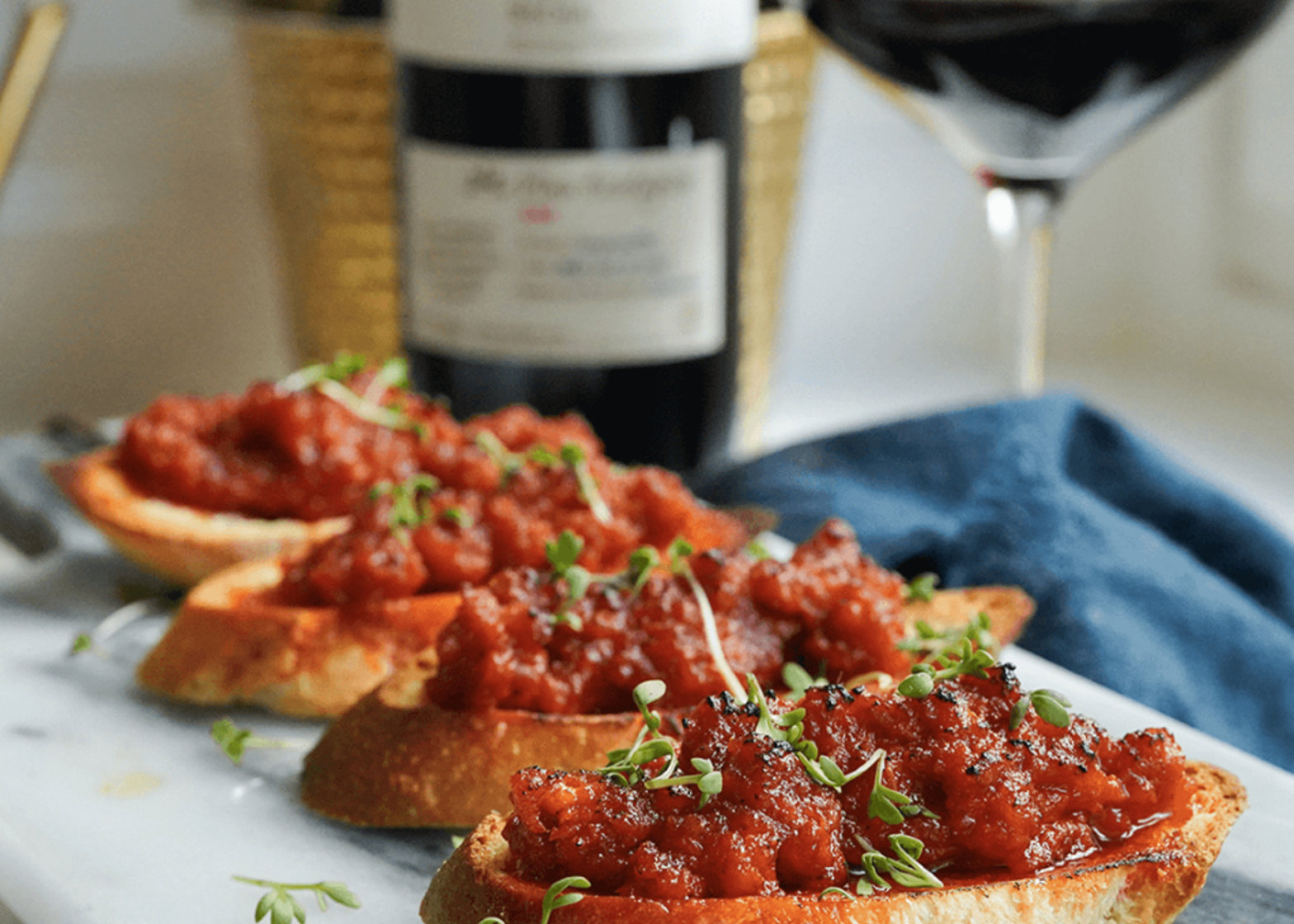 Type of food, canapes and wine